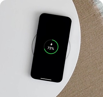 The mobile phone is placed in the wireless charging area above the top of the product, and the charging process can be observed.